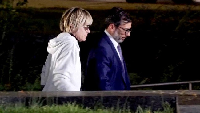 Aktris Selma Blair Ditangkap Setelah Terlibat Penyerangan di Pesawat