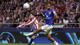 Soccer Football - UEFA Champions League - Atletico Madrid v Manchester United - Riyadh Air Metropolitano, Madrid, Spain - October 13, 2026Atletico Madrid's Alex Baena shoots at goal REUTERS/Violeta Santos Moura