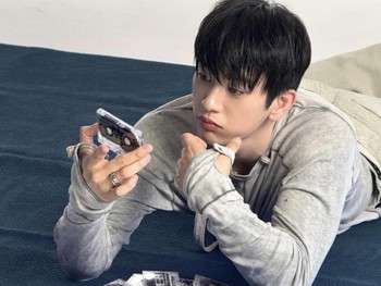 Dikenal sebagai salah satu selebriti dengan jiwa sosial yang tinggi. Jin Young pernah mendonasikan uang sejumlah 100 juta won, untuk anak-anak yang rentan kelaparan, sebagai bentuk perayaan ulang tahunnya./ foto: instagram.com/jinyoung_0922jy