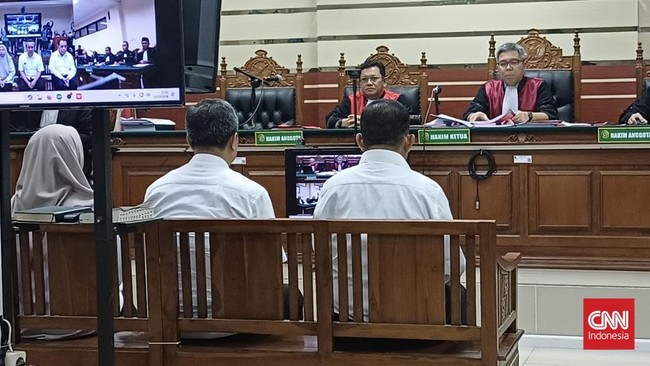 Sidang kasus pungli terkait pengurusan izin pertambangan dan pengusahaan air tanah di wilayah Jawa Timur.