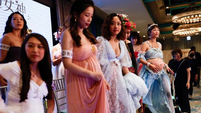 Gelaran Kontes Ibu Hamil Di Tengan Penurunan Populasi Taiwan