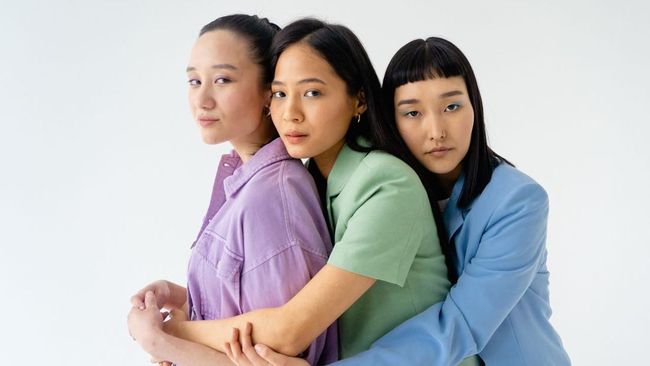 5 Warna Baju yang Memberi Kesan Bisa Dipercaya Menurut Pakar Psikologi Warna