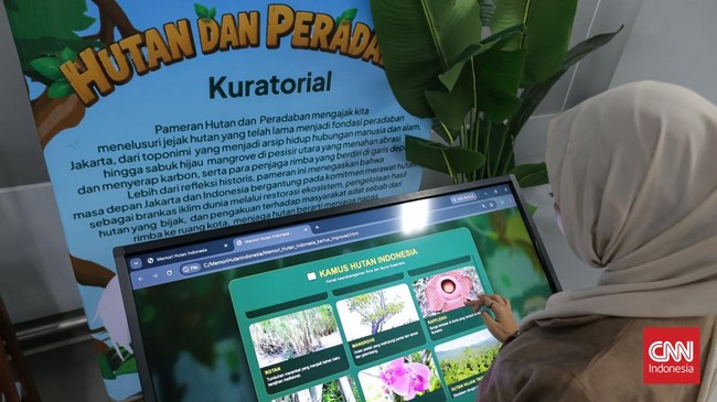 Suasana pameran temporer Hutan dan Peradaban: Dari Ekosistem Kehidupan Menuju Masa Depan di Stasiun MRT Bundaran HI, Jakarta, Rabu (14/10/2026).