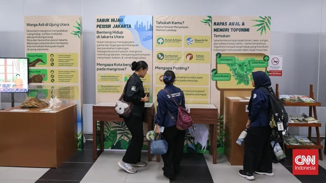 Suasana pameran temporer Hutan dan Peradaban: Dari Ekosistem Kehidupan Menuju Masa Depan di Stasiun MRT Bundaran HI, Jakarta, Rabu (14/10/2026).