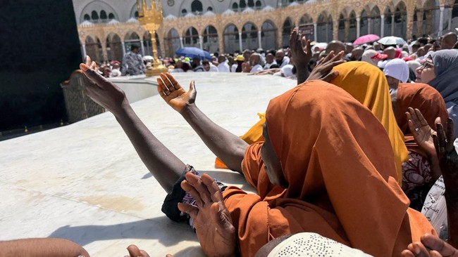 Jemaah Umrah Dibayangi Serangan Rudal Houthi