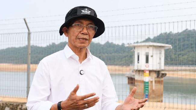 Gangguan pasokan listrik yang melanda kota Batam sejak Senin (12/10) berdampak pada aktivitas masyarakat, pelayanan publik, hingga kegiatan dunia usaha. Setelah penanganan intensif oleh PLN Batam, Kepala BP Batam Amsakar Achmad menyampaikan bahwa pas