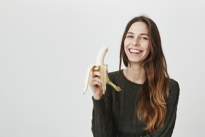 manfaat rutin makan pisang untuk sarapan setiap hari adalah  meningkatkan suasana hati.