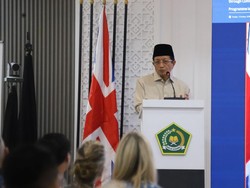 Generasi Muda Bisa Belajar Bahasa Inggris Gratis di Masjid, Ini Kata Menag