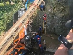 Ngeri Mobil Elf Terjun ke Sungai di Ciawi Arah Puncak, Sopir Tewas
