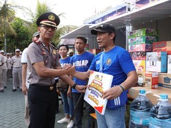 Polres Malang Bagikan Lapak UMKM ke Aremania