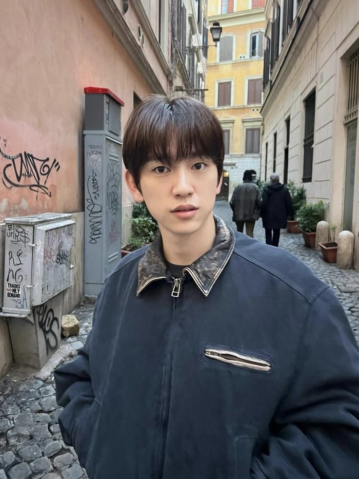 Saat kelas 5 SD, Jin Young mengatakan ingin berkarier di dunia entertainment, dan sempat ditentang sebelum akhirnya berhasil meyakinkan kedua orang tuanya./ foto: instagram.com/jinyoung_0922jy
