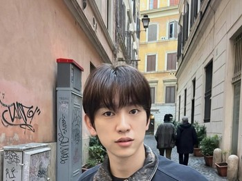 Saat kelas 5 SD, Jin Young mengatakan ingin berkarier di dunia entertainment, dan sempat ditentang sebelum akhirnya berhasil meyakinkan kedua orang tuanya./ foto: instagram.com/jinyoung_0922jy