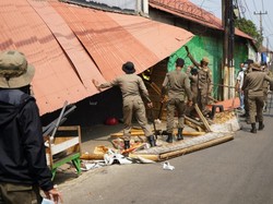 Puluhan Lapak PKL di Parung Bogor Dibongkar, Pedagang Sempat Menolak