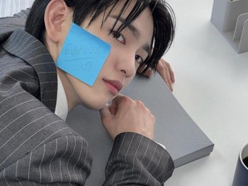 Selang dua tahun berikutnya, tepatnya pada bulan Januari 2014, Jin Young debut sebagai idol bersama GOT7, di bawah naungan JYP Entertainment./ foto: instagram.com/jinyoung_0922jy