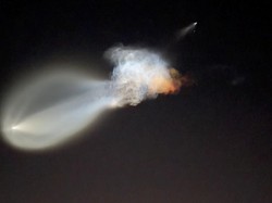 Video: Peluncuran Falcon 9 Hadirkan Fenomena Space Jellyfish di Langit Florida