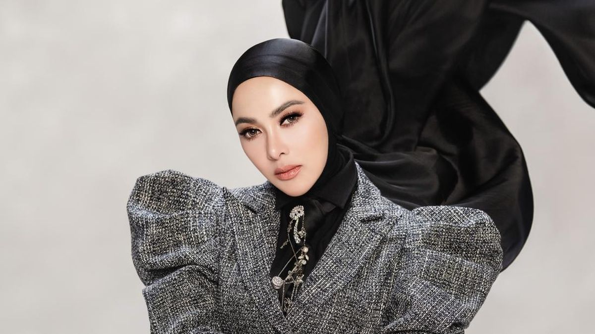 Promotor Klaim Standar Konser Syahrini Bisa Saingi Kanye West