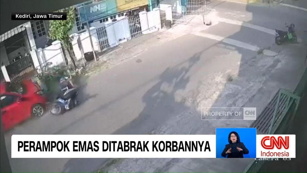 VIDEO: Perampok Emas Ditabrak Korban, Aksi Terekam CCTV