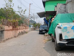 Kanopi Parkiran di Bahu Jalan Tamalate Makassar Ganggu Lalin
