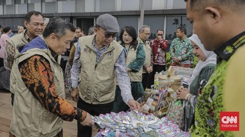 Sepuluh lurah finalis Benyamin S Award mengikuti babak penilaian presentasi di Jakarta Pusat, Kamis (15/10). (CNN Indonesia/Adhi Wicaksono)