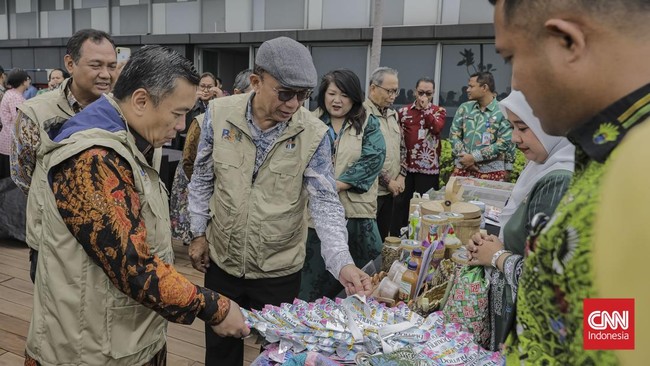 Sepuluh lurah finalis Benyamin S Award mengikuti babak penilaian presentasi di Jakarta Pusat, Kamis (15/10). (CNN Indonesia/Adhi Wicaksono)