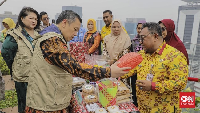 Sepuluh lurah finalis Benyamin S Award mengikuti babak penilaian presentasi di Jakarta Pusat, Kamis (15/10). (CNN Indonesia/Adhi Wicaksono)