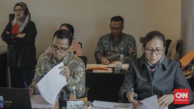 Sepuluh lurah finalis Benyamin S Award mengikuti babak penilaian presentasi di Jakarta Pusat, Kamis (15/10). (CNN Indonesia/Adhi Wicaksono)