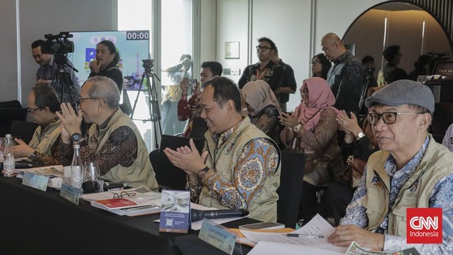 Sepuluh lurah finalis Benyamin S Award mengikuti babak penilaian presentasi di Jakarta Pusat, Kamis (15/10). (CNN Indonesia/Adhi Wicaksono)