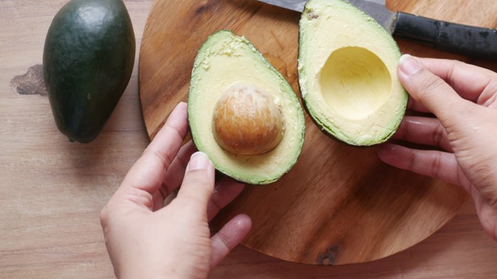 Cara Terbaik Konsumsi Alpukat untuk Kesehatan Jantung, Cocok Buat Sarapan!
