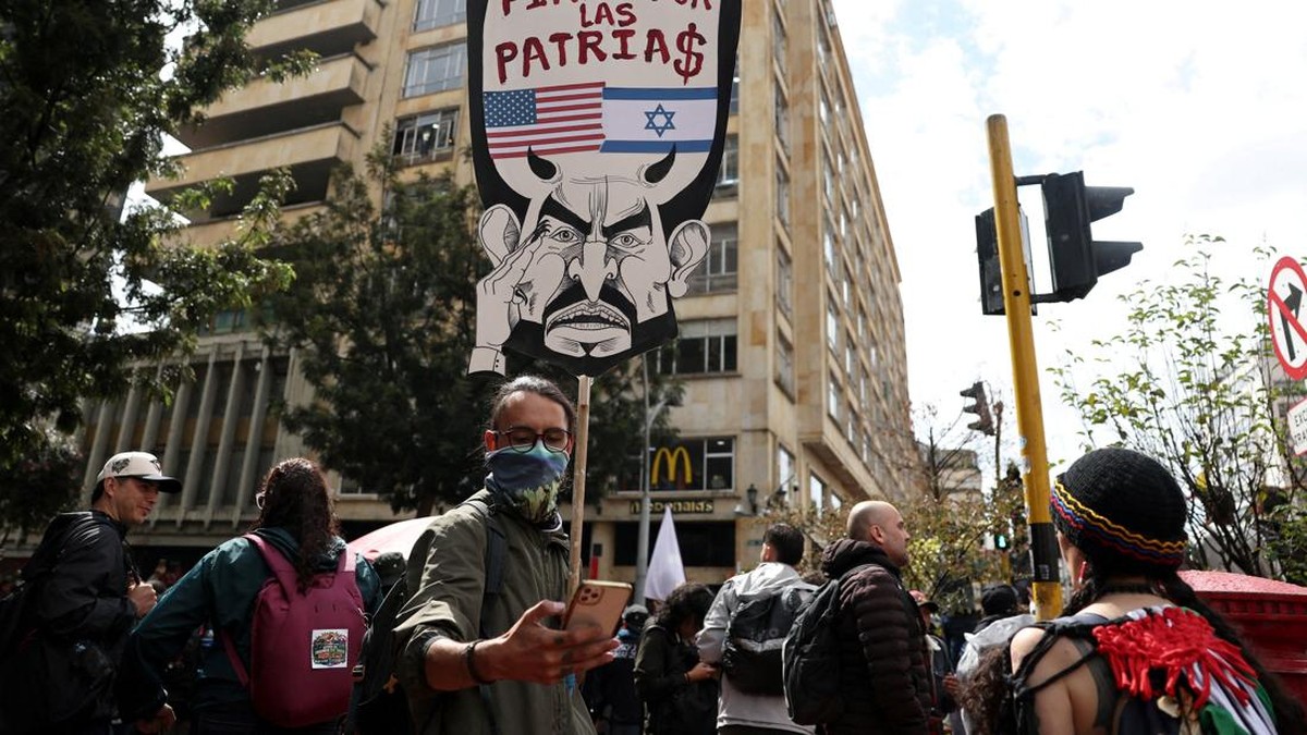 Pemerintah Buka Kedubes di Israel, Warga Ngamuk-Bendera AS Dibakar