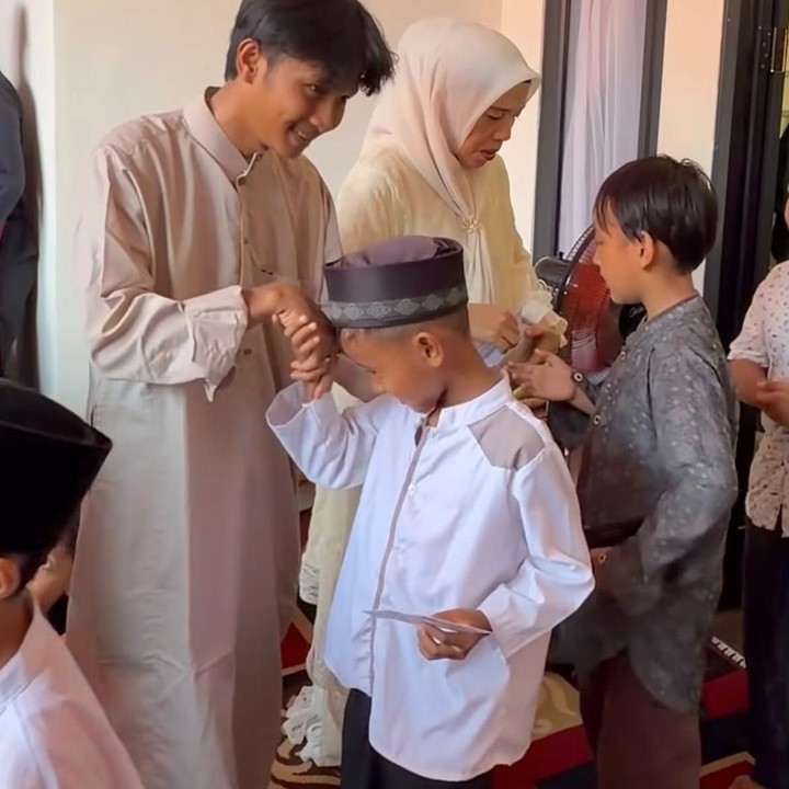 <p>Dalam salah satu video reels instagramnya, Fajar tidak lupa mengucapkan terima kasih pada penggemar dan pihak management-nya. Ia menganggap pencapaian tersebut tidak lepas dari dukungan mereka semua. (Foto: Instagram @fajjarsadboy)</p>