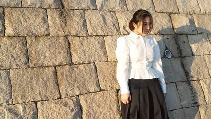Get The Look: Ide Outfit Hitam-Putih ala Bernadya yang Menawan