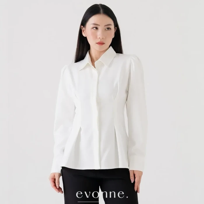 Get The Look: Ide Outfit Hitam-Putih ala Bernadya yang Menawan