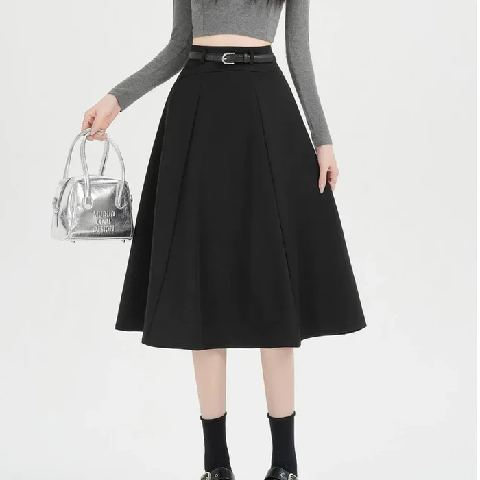 Get The Look: Ide Outfit Hitam-Putih ala Bernadya yang Menawan