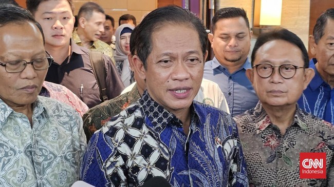 Wakil Menteri Koordinator (Wamenko) Bidang Pangan Hanif Faisol Nurofiq dalam Rapat Koordinasi Penanggulangan Karhutla di Jakarta Barat, Kamis (15/10).
