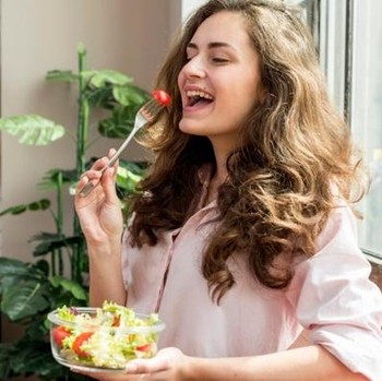 8 Makanan yang Baik untuk Kesehatan Kulit