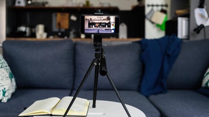 7 Rekomendasi Tripod HP Terbaik untuk Bikin Konten, Foto, dan Video