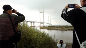 FOTO: Telat 12 Tahun, Jembatan Korut-China Resmi Dibuka
