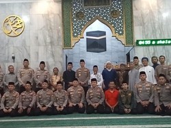 Subuh Berjemaah di Jaksel, Kapolda Sampaikan Komitmen Pelayanan Masyarakat