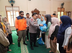 Kasatgas PRR Beri Bantuan untuk 250 Keluarga Korban Banjir Susulan Padang