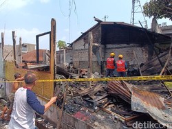 Kompor Diduga Meledak, Warung Padang di Purwokerto Ludes Terbakar