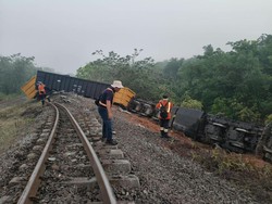 Dua Kereta Api Angkut Batu Bara Tabrakan di OKU, 2 Orang Terluka