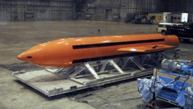 Amerika Serikat dilaporkan sedang mempertimbangkan untuk menyerang Iran menggunakan bom non-nuklir terkuat yang dimiliki Washington.