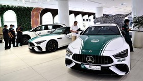 Mercedes SL 55, GT 63, EQS 580 jadi mobil patroli Kepolisian Dubai.
