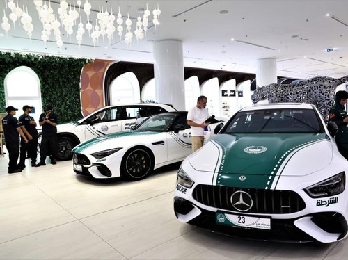 Mercedes SL 55, GT 63, EQS 580 jadi mobil patroli Kepolisian Dubai.