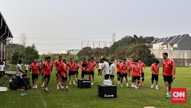 Persija Jakarta menggelar latihan jelang menghadapi Persita Tangerang dalam lanjutan Super League. Latihan dihelat di Persija Training Ground, Depok, Jawa Barat.