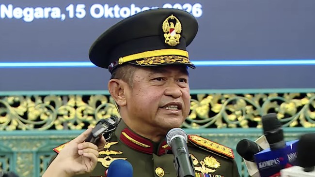 Presiden Prabowo Subianto resmi melantik Jenderal Maruli Simanjuntak sebagai Wakil Panglima TNI dan Jenderal Tandyo Budi Revita sebagai Kepala Staf Angkatan Darat (KSAD) di Istana Kepresidenan Jakarta, Kamis (15/10).