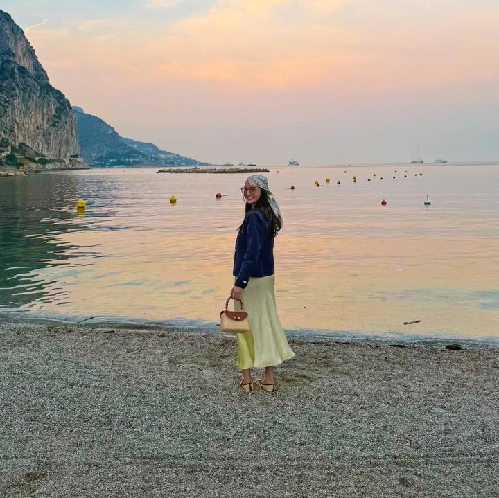 <p>Di unggahan Instagram Stories miliknya, Raline juga me-repost ulang postingan Menkomdigi Meutya Hafid yang mengucapkan terima kasih untuk sang aktris. "Terima kasih dan apresiasi saya kepada @ralineshah atas konribusi dan kebersamaan selama ini dalam mendukung transformasi digital. Sukses untuk langkah dan karya berikutnya," tulis Meutya Hafid. (Foto: Instagram @ralineshah)</p>
