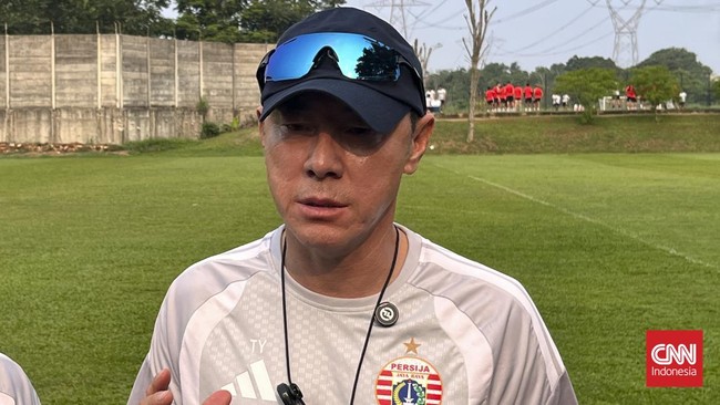 Shin Tae-yong di latihan persija