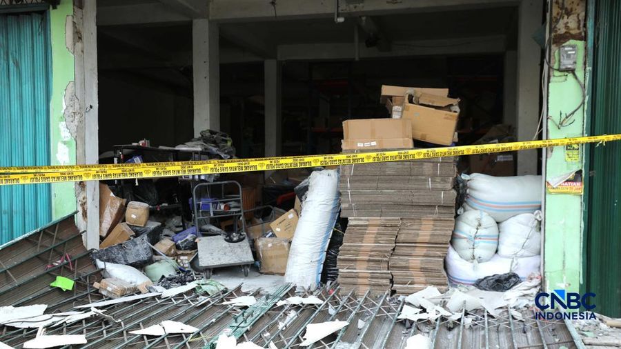Susana usai terjadi kebakaran di Pasar Cimanggis, Ciputat, Tangerang Selatan, Kamis (15/10/2026). (/Tri Susilo)