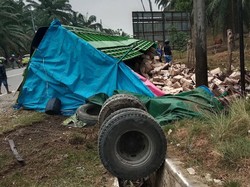 Truk Muat Minyak Goreng Terguling di Mamuju Tengah, Sopir Tewas